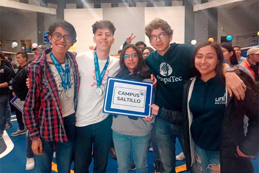 Equipo ganador en competencia de drones