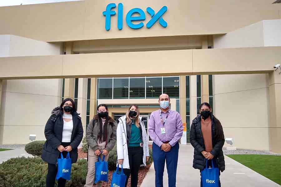 Alumnas de visita en FLEX