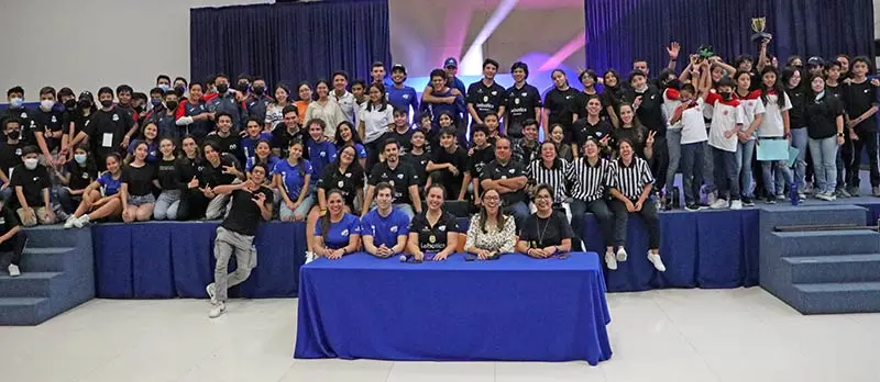 Estudiantes de la PrepaTec Cuernavaca fomentaron con el evento de robótica Robo Blasters, el interés por la ciencia y tecnología en niños de 8 a 14 años del Estado de Morelos.