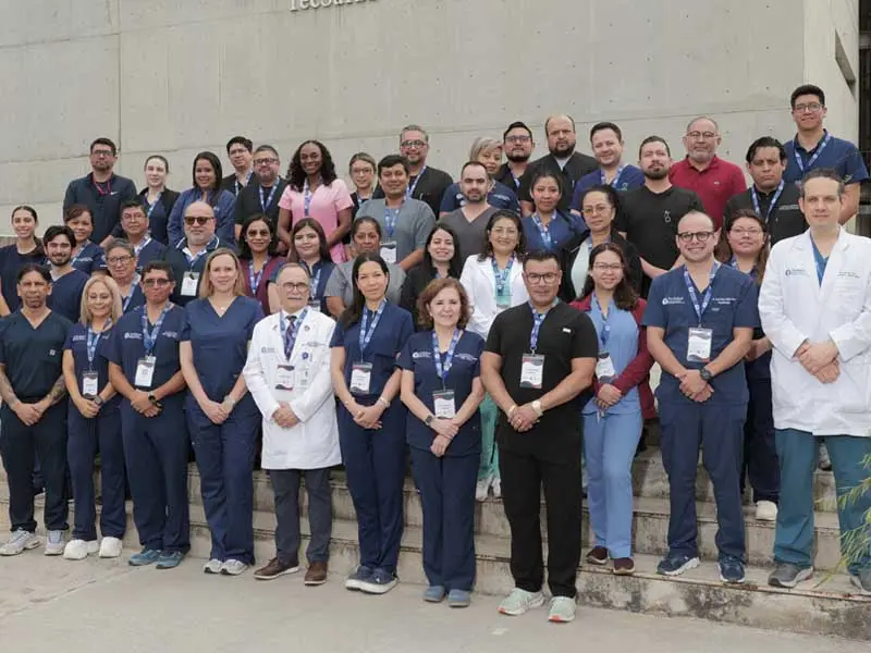 Equipo de profesionales de la salud quienes participaron en la tercera edición del curso ECMO de TecSalud.