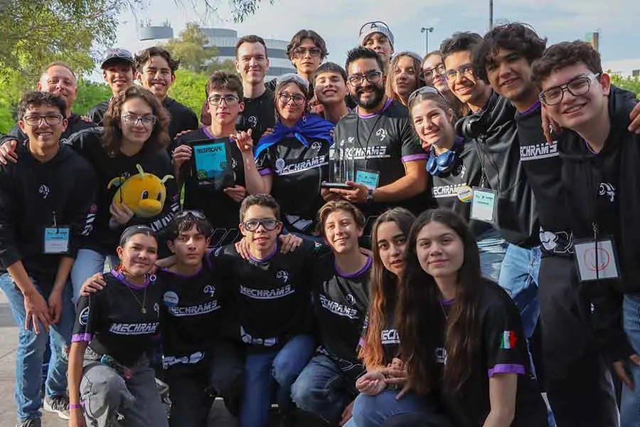 El equipo de robótica MechRams 9301 del campus Chihuahua se llevó el Creativity Award en la FIRST Robotics Competition, celebrada en el campus Laguna.