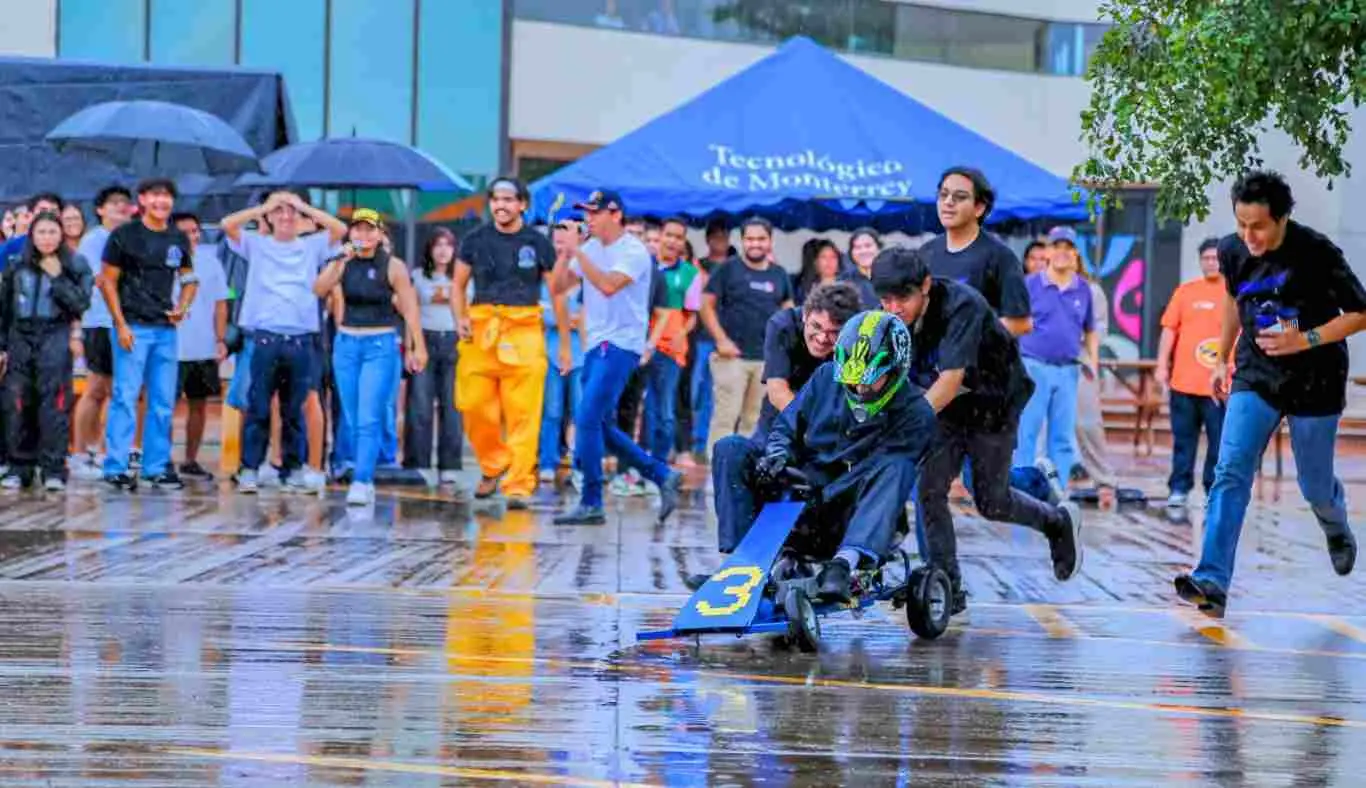 equipos de estudiantes Tec Tampico compiten con go karts eléctricos