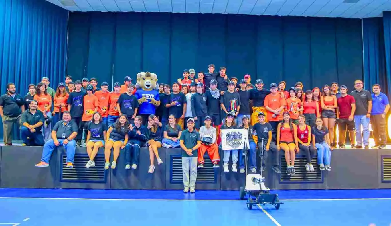 equipos de estudiantes Tec Tampico premiacion de go karts eléctricos