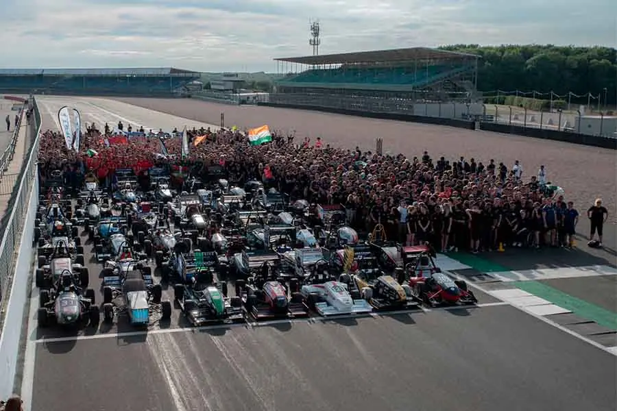 Escuder&iacute;a de Tec Regi&oacute;n CDMX logra p&oacute;dium en Circuito Silverstone