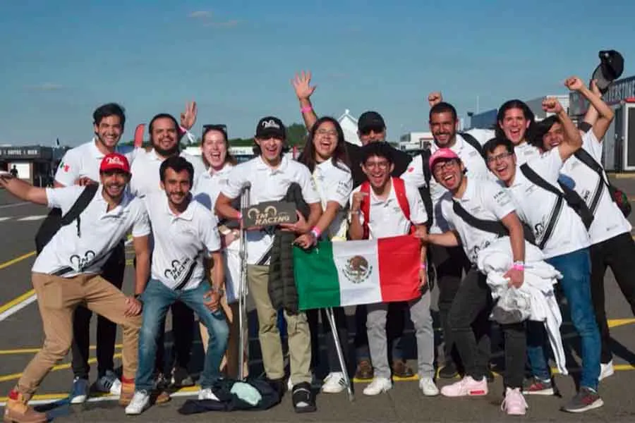 Escuder&iacute;a de Tec Regi&oacute;n CDMX logra p&oacute;dium en Circuito Silverstone