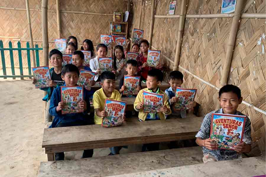 Niños en escuela en Dimapur