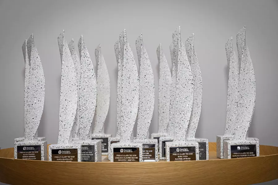 Estatuillas Premio Mujer Tec