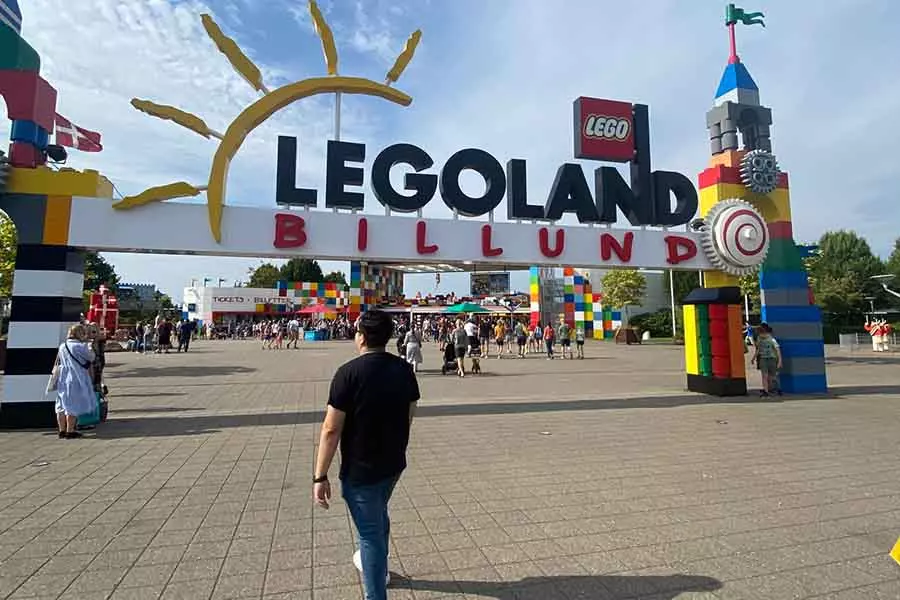 Jesús Carlos Álvarez, estudiante de Arquitectura del Tec, en LEGO de Dinamarca.