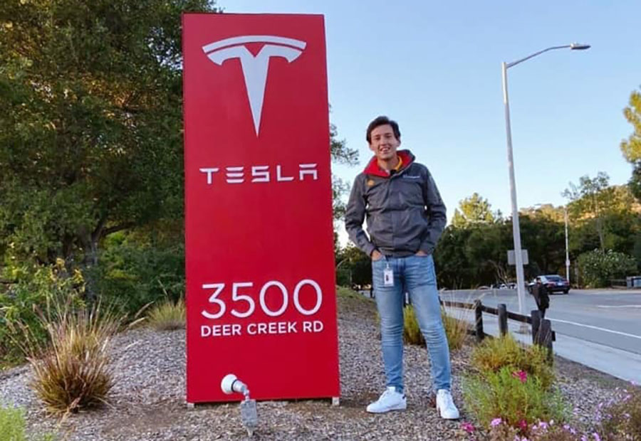 Estudiante del Ten en TESLA