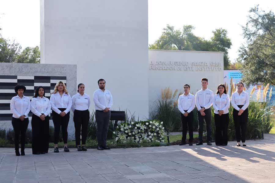 Estudiantes FETEC guardia de honor 50 aniversario luctuoso Eugenio Garza Sada