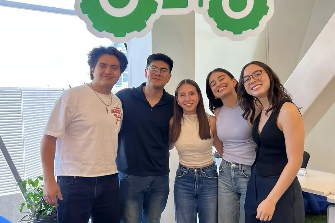 Estudiantes ganadores del BioHack 2025 en "Agrobiotecnología"