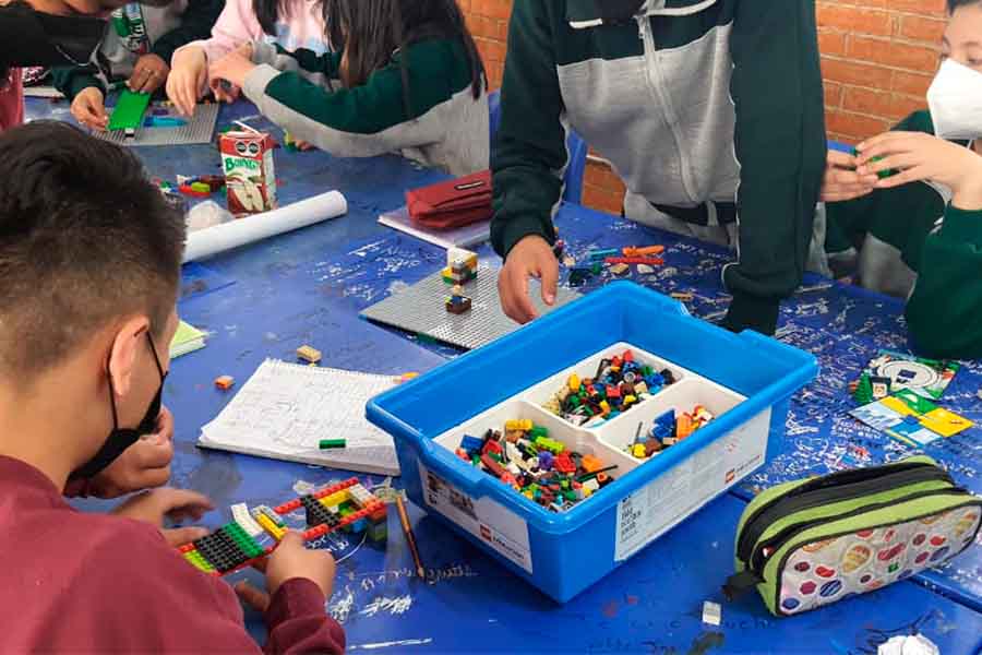 Con actividades de ciencia profesores y alumnos Tec impactan a secunda