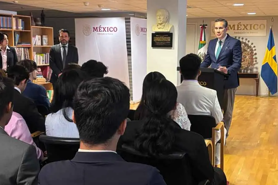 Estudiantes Tec realizan servicio social en Embajada de México