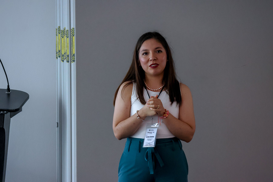 Lorena S&aacute;nchez, dando su discurso en el Harvard-Tec Lab Days