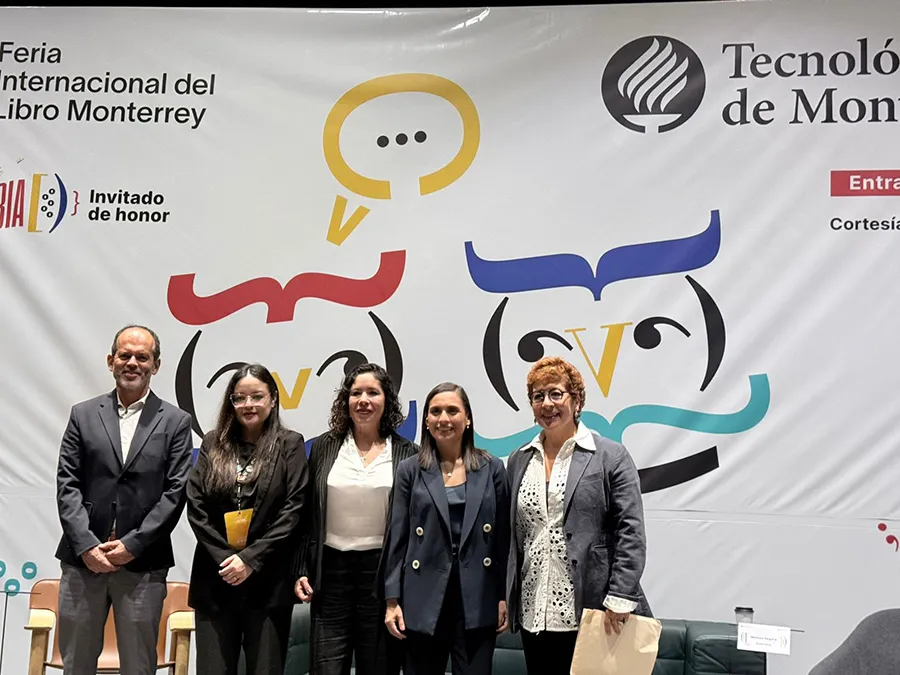 Presentadores durante la Inauguraci&oacute;n promotores de la lectura