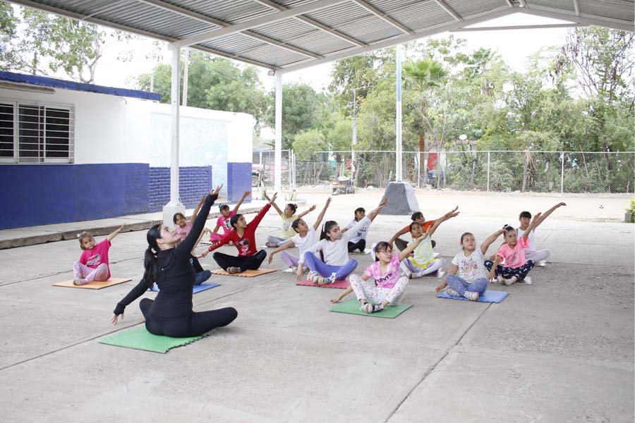 Fernanda Romero reconocida en Vibrart 2024 dando clases de baile