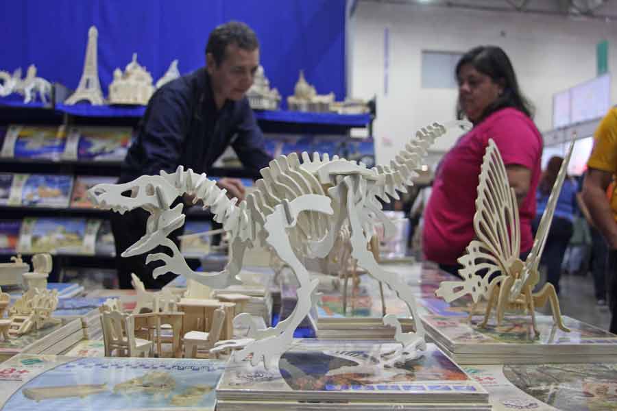 Construye edificaciones, animales o dinosaurios en rompecabezas en 3D para pasar el rato.