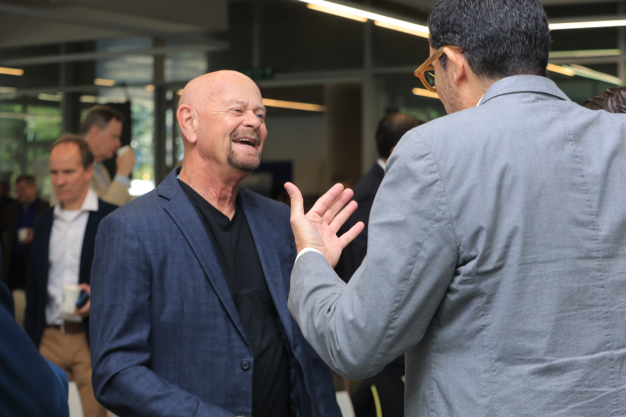 Floyd Chilton y Roberto &Iacute;&ntilde;iguez, durante el encuentro de Faculty of Excellence.