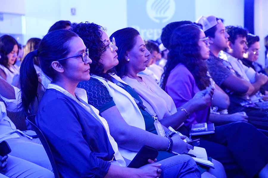 Colaboradores y alumnos presentes en el Foro Actúa