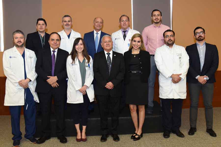 Foto grupal durante inauguración del nuevo centro de epilepsia de TecSalud.