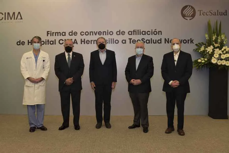 De izq a der. Dr. Guillermo Torre, Ing. Javier Guti&eacute;rrez, Lic. Jos&eacute; Coppel, Lic. Sven Boes, Dr. Jorge Azpiri.