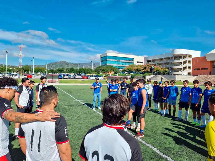 Futbol con exreclusos de Puente Grande con estudiantes de PrepaTec Santa Anita.