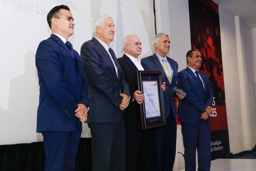 Eduardo fue ganador del Premio al Mérito EXATEC 2021.