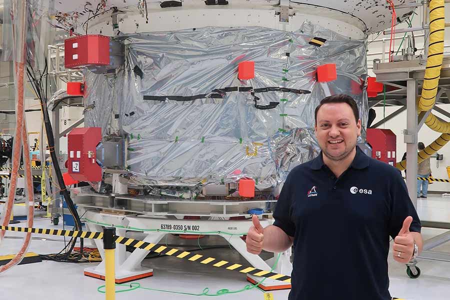 Gerardo Urrutia colaborando con la NASA para misión Artemis.