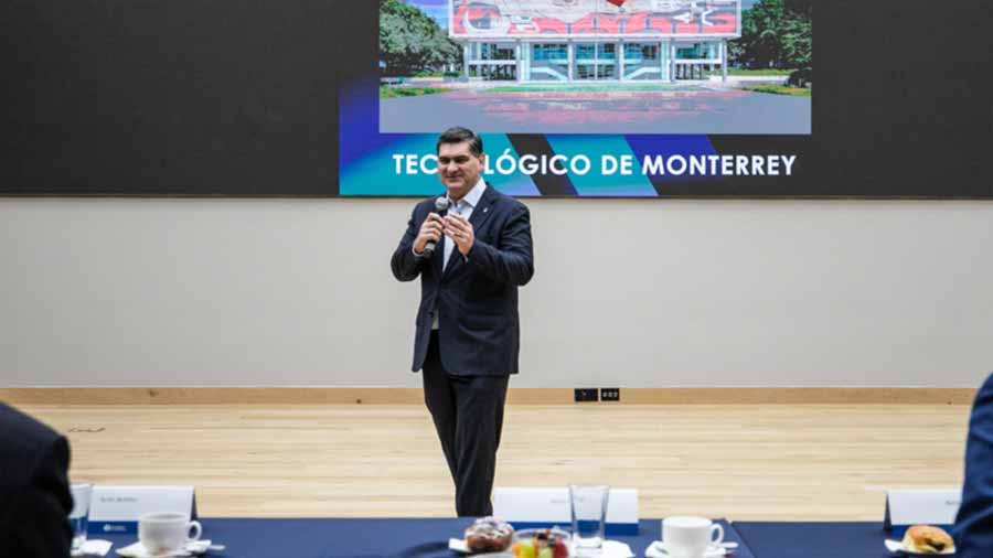 David Garza dio un recorrido por la historia y proyectos del Tec para la comitiva de Oklahoma