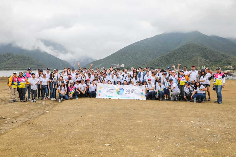 Voluntarios México en actividad natural