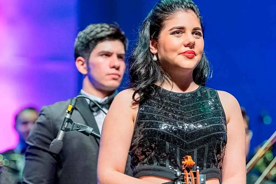 Claudia Román, alumna destacada Arte y Cultura generación 2021