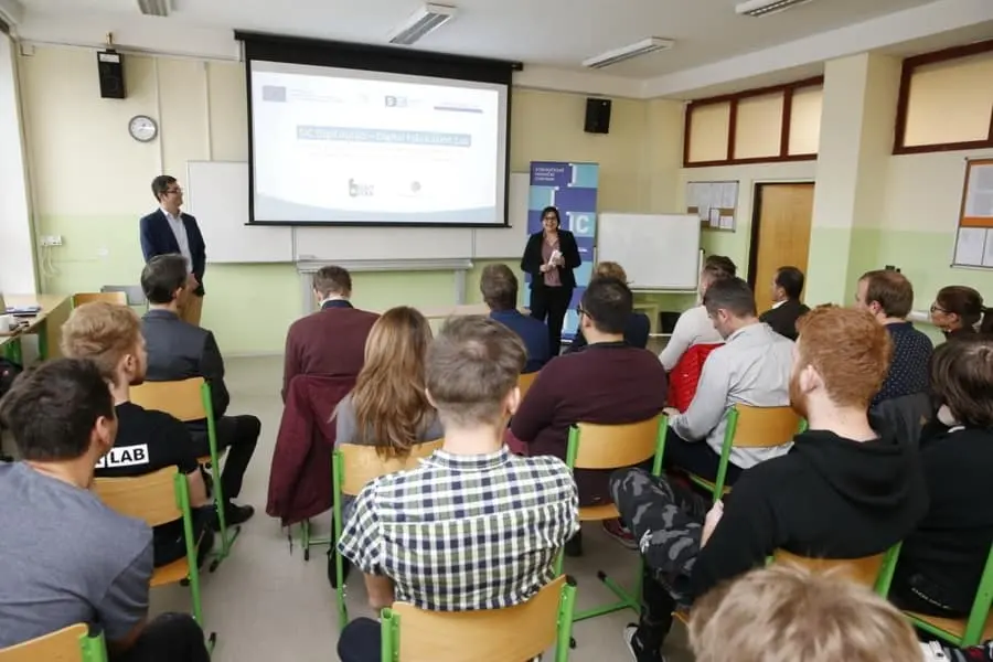 El experto del Tec Guadalajara comparti&oacute; su metodolog&iacute;a con profesores y alumnos de la escuela t&eacute;cnica &ldquo;Emil Kolben&rdquo;.
