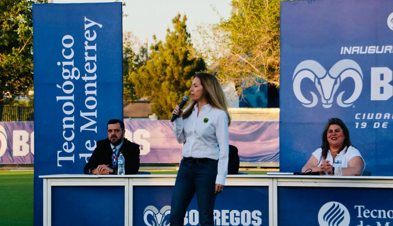 Alejandra de la Vega, inauguraci&oacute;n Estadio Borregos 