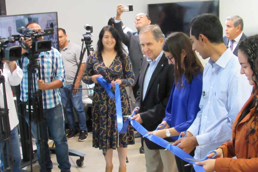 Salvador Alva estuvo presente en la inauguración en campus Guadalajara.