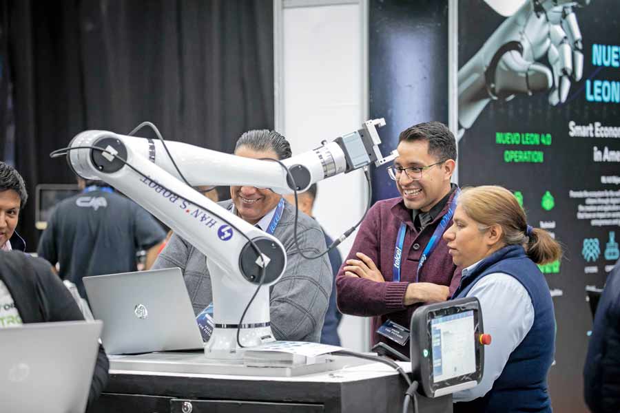 En la feria fueron expuestos proyectos y emprendimientos de tecnología y automatización.