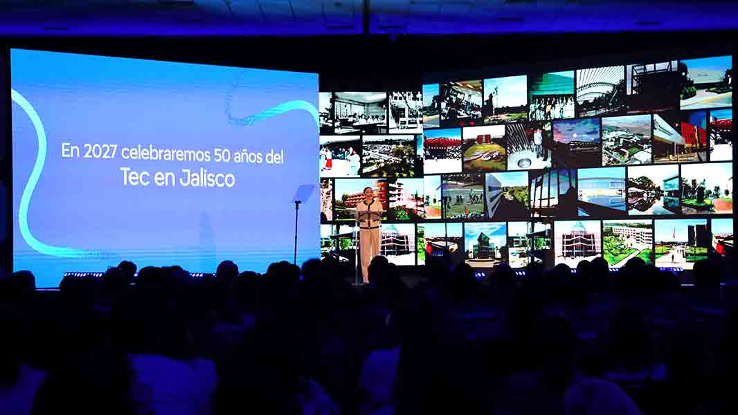 Claudia F&eacute;lix dirig&oacute; unas palabras a los asistentes al final de la presentaci&oacute;n. Foto: Braulio Ayala. 