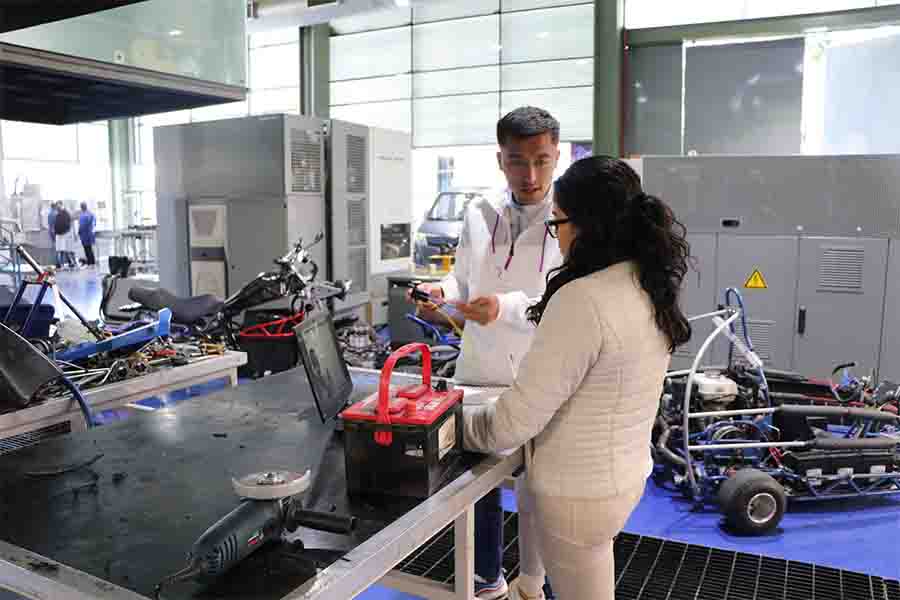 Estudiantes Tec crean auto eléctrico desde cero para socio formador