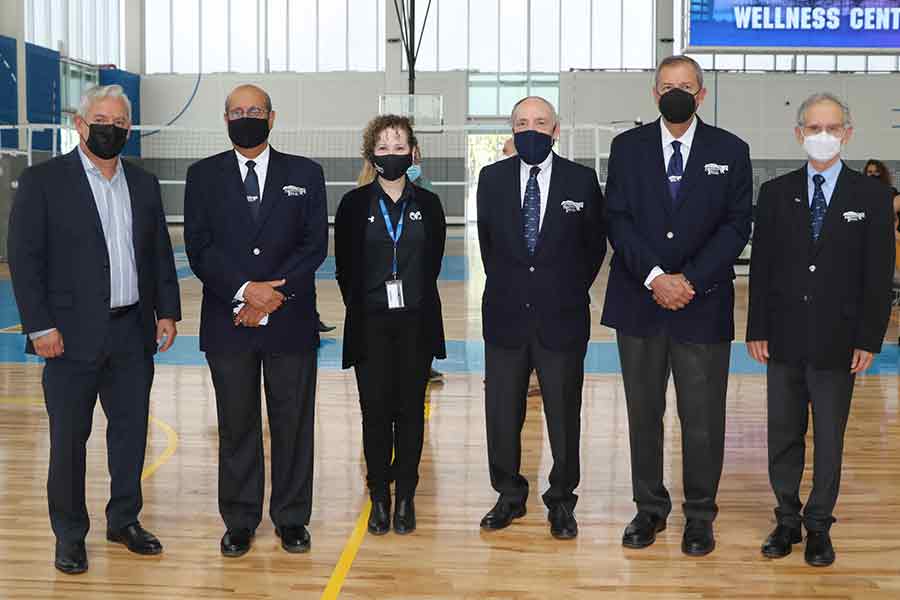 Integrantes del Salón de la Fama en presentación del Wellness Center