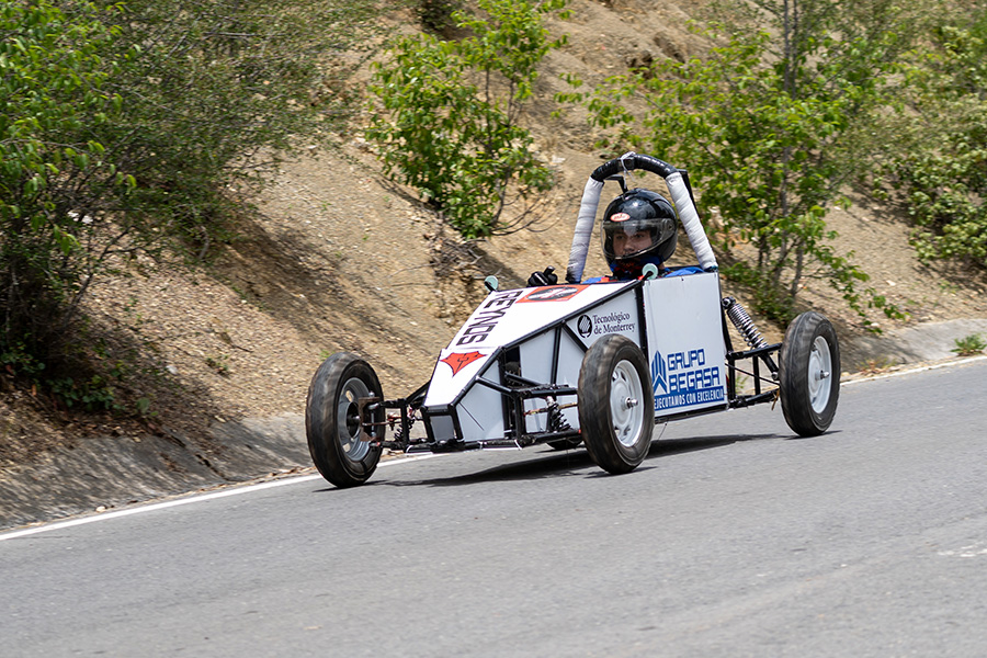 carro-durante-competencia-gravity