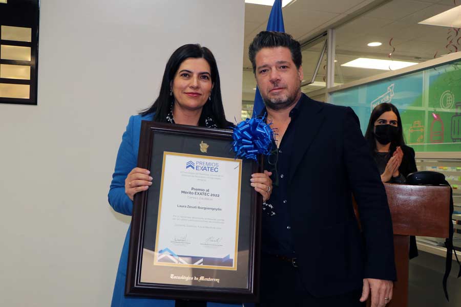 premio-merito-exatec-laura-zesati-exalumna-tec-zacatecas-arte-cultura-proyectos