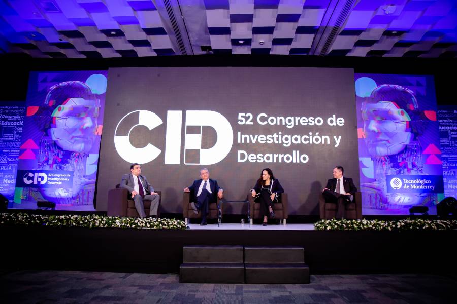 Durante este congreso se entabló un diálogo con investigadores Tec que han ganado el Premio Rómulo Garza en la categoría Insignia