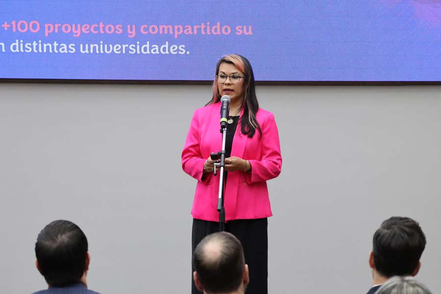 Janeth durante su discurso en Rectoría.