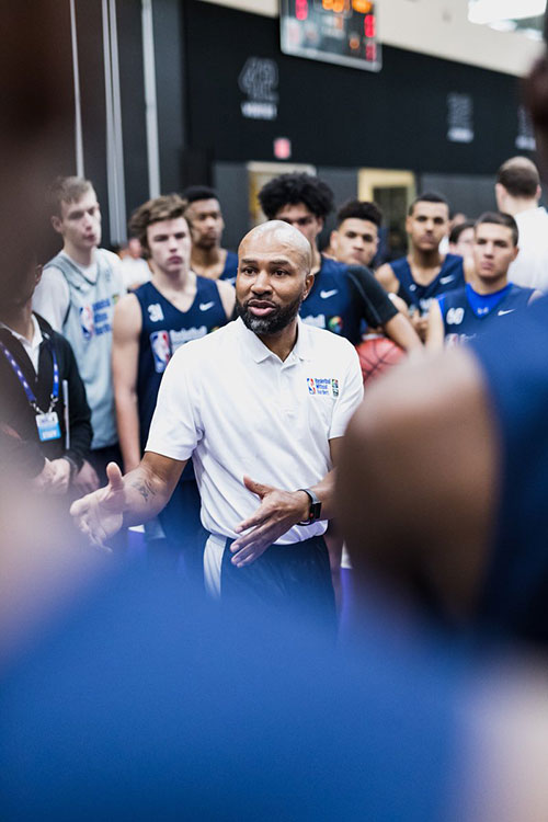 Derek Fisher con  Javier Rex González