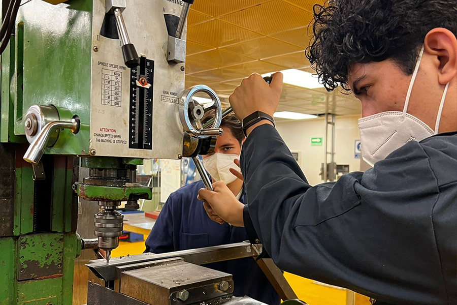 Jorge Cos&iacute;o, egresado de Ingenier&iacute;a en Mecatr&oacute;nica del Tec CCM, admitido en la Maestr&iacute;a en Aeron&aacute;utica y Astron&aacute;utica de Stanford.
