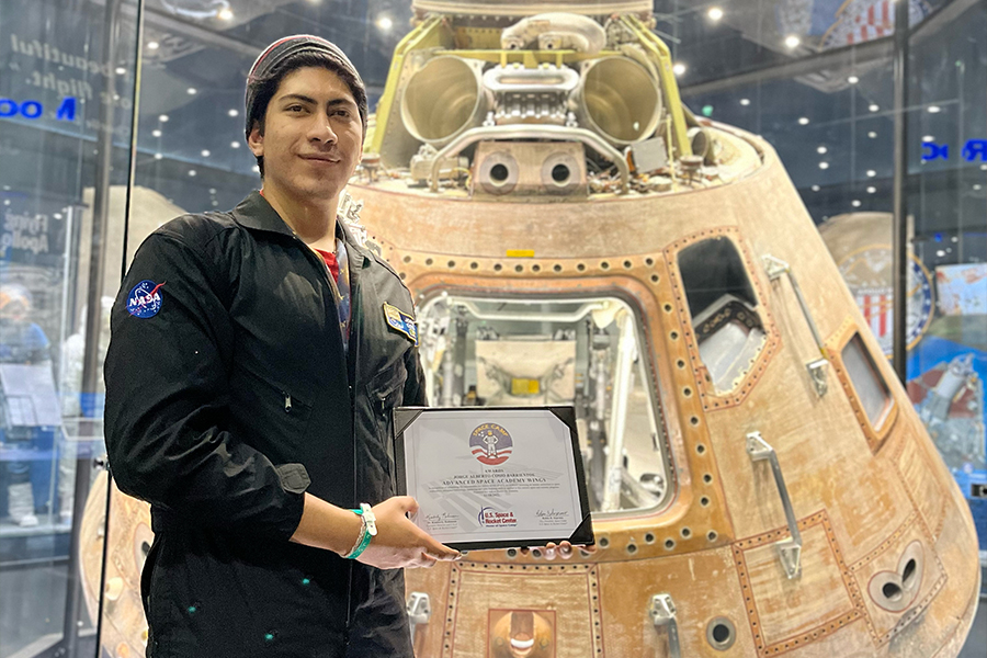 Jorge Cos&iacute;o durante su participaci&oacute;n en la NASA Advanced Space Academy y su estancia de investigaci&oacute;n en el Centro Aeroespacial Alem&aacute;n (DLR).