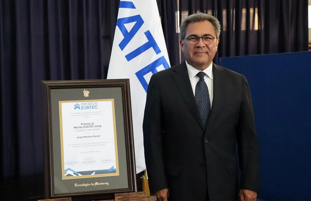 El pasado 09 de abril se llevó a cabo la ceremonia de entrega al Premio al Mérito EXATEC, donde Jorge Morales Barud, egresado del Tecnológico de Monterrey, fue galardonado en la edición 2025 del campus Cuernavaca.