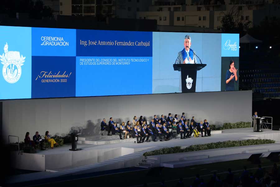 José Antonio Fernández Carbajal, presidente del Consejo del Tec de Monterrey fue el orador huésped en la Ceremonia de Graduación en campus Monterrey.