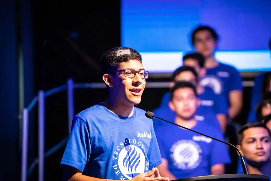 José Luis realizó sus estudios de bachillerato a través del sistema Prepanet del Tec.