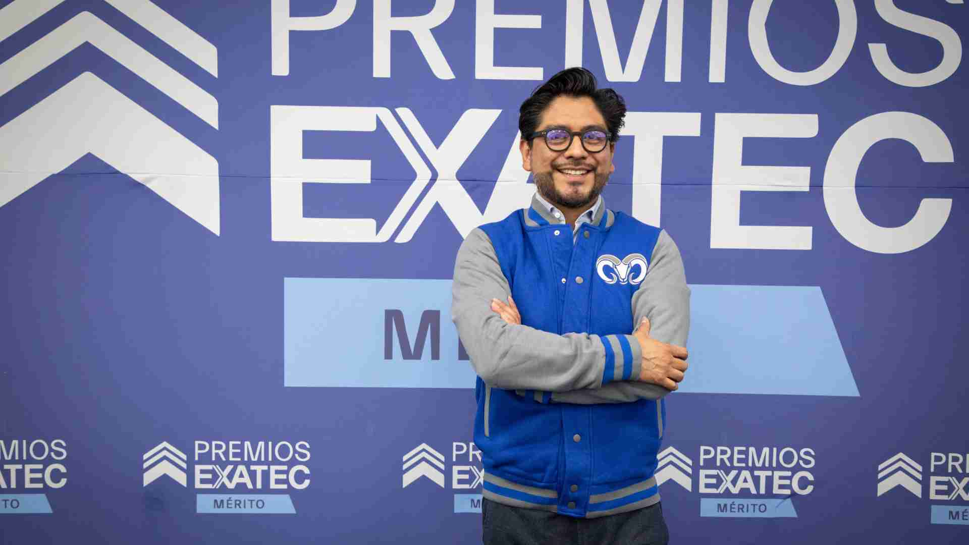 José Luis Romo en la ceremonia al Premio Mérito EXATEC