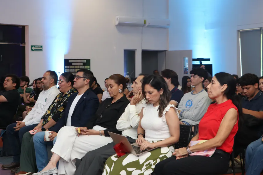 Jueces y representantes de empresas que participaron del Innovation Hack